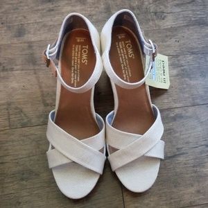 Adorable Tom's Wedges